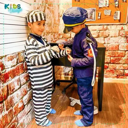 Mini chefs s'exerçant à la cuisine